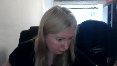 Snapshot of jenisandpeter chatting on 06/09/26, 04:57 JenisAndPeter online show from 06/09/26, 04:57