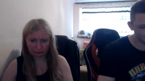 Snapshot of jenisandpeter chatting on 06/13/26, 06:33 JenisAndPeter online show from 06/13/26, 06:33