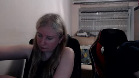 Snapshot of jenisandpeter chatting on 06/13/26, 06:50 JenisAndPeter online show from 06/13/26, 06:50