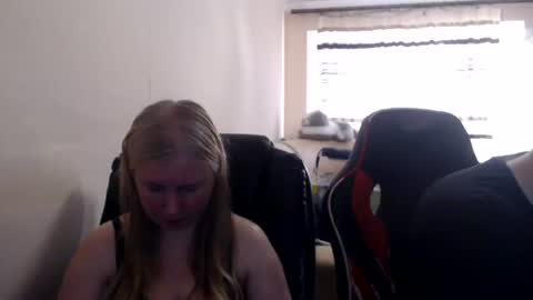 Snapshot of jenisandpeter chatting on 06/15/26, 05:15 JenisAndPeter online show from 06/15/26, 05:15