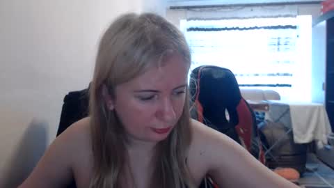 Snapshot of jenisandpeter chatting on 06/17/26, 05:43 JenisAndPeter online show from 06/17/26, 05:43