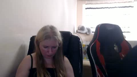 JenisAndPeter online show from 06/25/26, 05:17