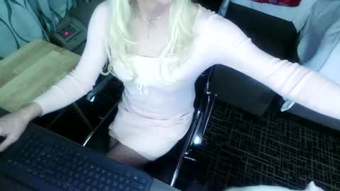 Jenna Cross online show from 12/28/24, 03:26