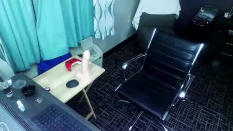 Jenna Cross online show from 01/12/25, 07:11