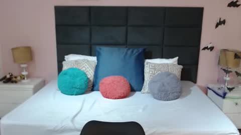 Snapshot of jenner_madison chatting on 10/31/25, 01:01 jenner_madison online show from 10/31/25, 01:01