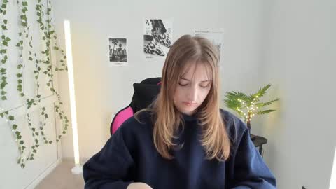 Snapshot of jenniestar chatting on 04/21/26, 12:55 Karla online show from 04/21/26, 12:55