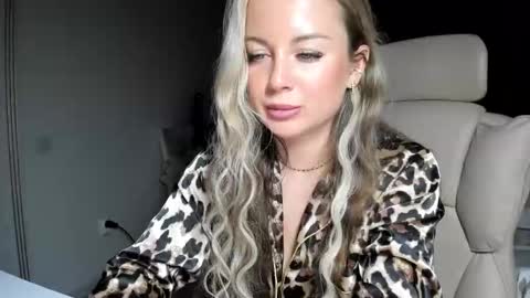 Jennifer online show from 04/29/26, 06:47