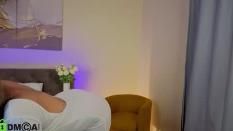 Jennifer hayess online show from 12/18/25, 01:33