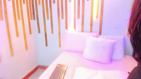 Jennifer vega  online show from 09/15/25, 09:15