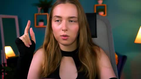 Jennifer online show from 09/19/25, 09:26