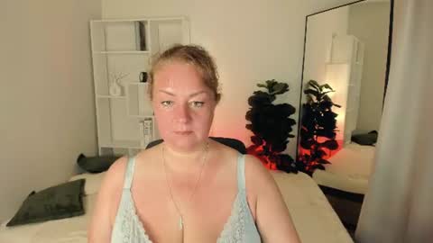Jennifer online show from 06/30/26, 09:05