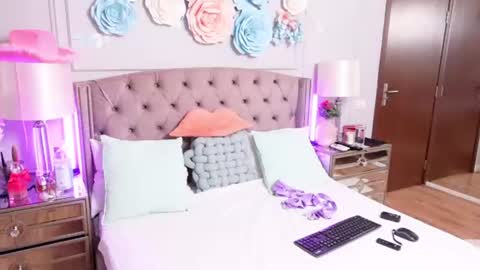 JenniferLovveX online show from 06/18/26, 04:02