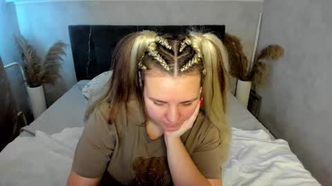 Snapshot of jenny_jimmy chatting on 02/20/26, 06:19 Jenny online show from 02/20/26, 06:19