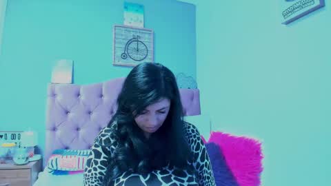 Snapshot of jennywatts_ chatting on 02/25/25, 12:36 Jenny online show from 02/25/25, 12:36