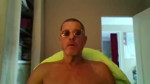 Snapshot of jerflor chatting on 09/19/25, 04:18 jerflor online show from 09/19/25, 04:18