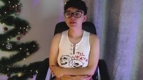 Snapshot of jero_harper1 chatting on 12/15/24, 01:43 jero harper1 online show from 12/15/24, 01:43