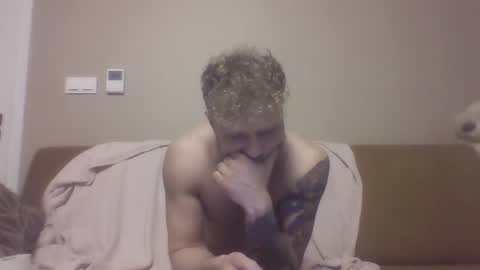 Snapshot of jerryalise chatting on 12/20/24, 07:17 jerryalise online show from 12/20/24, 07:17