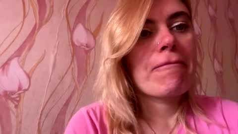 Snapshot of jeslynomert chatting on 10/12/25, 11:42 JeslyNomert online show from 10/12/25, 11:42