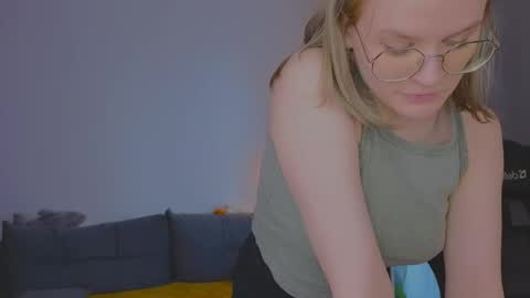 Snapshot of jess0e9 chatting on 04/18/26, 01:48 JessieVibes online show from 04/18/26, 01:48