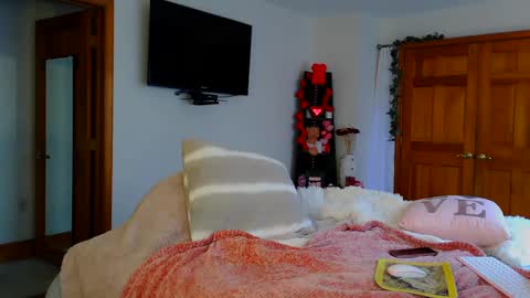 Snapshot of jessabelle_diamond chatting on 02/25/25, 06:09 Jessabelle Diamond online show from 02/25/25, 06:09