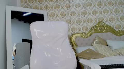 jessb_ online show from 09/30/25, 07:08