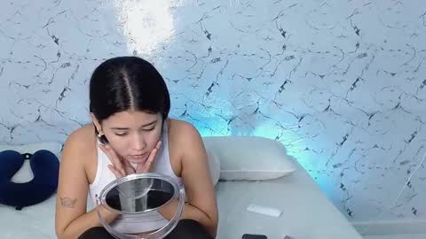 Snapshot of jessdant_luv chatting on 10/24/25, 03:58 Hello we are Jesse and Dante. online show from 10/24/25, 03:58