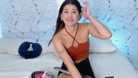 Snapshot of jessdant_luv chatting on 10/24/25, 10:17 Hello we are Jesse and Dante. online show from 10/24/25, 10:17