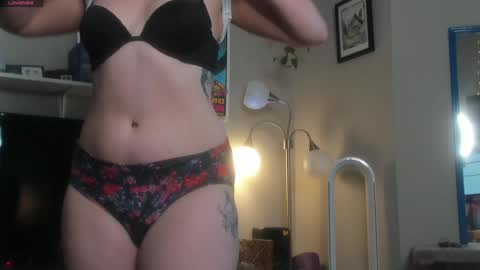 Snapshot of jessebangs chatting on 02/04/25, 11:38 Jesse online show from 02/04/25, 11:38