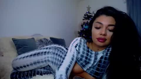 Snapshot of jessebella chatting on 12/31/24, 07:10 jesse online show from 12/31/24, 07:10