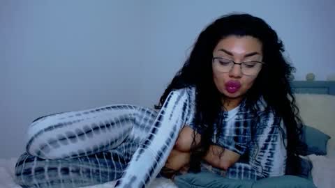 Snapshot of jessebella chatting on 02/11/25, 04:55 jesse online show from 02/11/25, 04:55