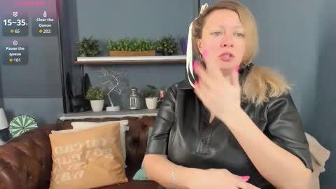 Jessica online show from 11/22/25, 01:43