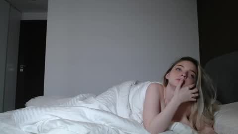 Snapshot of jessicahwinters chatting on 04/24/26, 01:41 Jessica online show from 04/24/26, 01:41