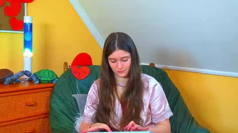 Snapshot of jessicajewells45 chatting on 02/15/26, 08:02 Jessica online show from 02/15/26, 08:02