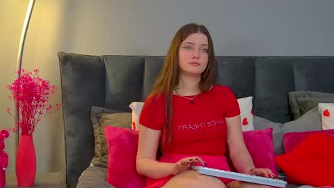 Snapshot of jessicajewells45 chatting on 03/07/26, 07:16 Jessica online show from 03/07/26, 07:16