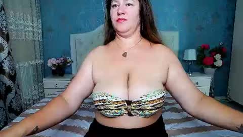 Snapshot of jessicalove20 chatting on 06/23/26, 08:51 single mommy online show from 06/23/26, 08:51