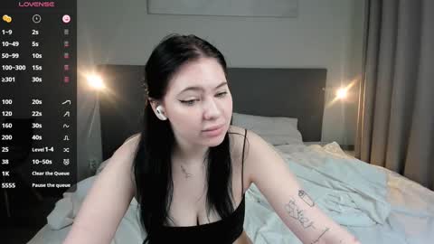Snapshot of jessicamooon chatting on 02/25/25, 12:36 JessicaMooon online show from 02/25/25, 12:36