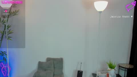 Snapshot of jessicapratt chatting on 02/19/25, 12:03 Jessica Pratt IG jessicaxpratt online show from 02/19/25, 12:03