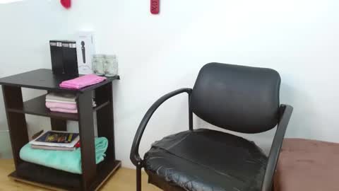 Snapshot of jessicarabbit4 chatting on 01/27/25, 01:37 jessicarabbit4 online show from 01/27/25, 01:37