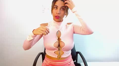 Snapshot of jessicarabbit4 chatting on 02/10/25, 04:41 jessicarabbit4 online show from 02/10/25, 04:41