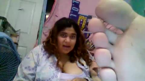Snapshot of jessicarabbits4 chatting on 06/11/26, 02:11 dovedianna online show from 06/11/26, 02:11