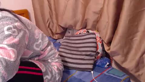Snapshot of jessiestar3 chatting on 05/13/26, 04:37 jessiestar3 online show from 05/13/26, 04:37