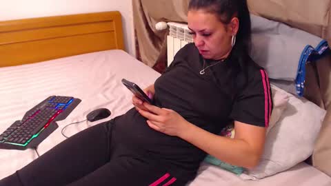 Snapshot of jessiestar3 chatting on 05/24/26, 11:54 jessiestar3 online show from 05/24/26, 11:54