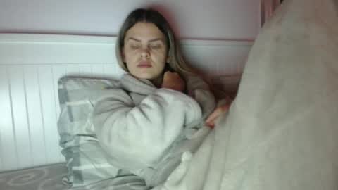 jessieryan online show from 11/12/25, 04:24