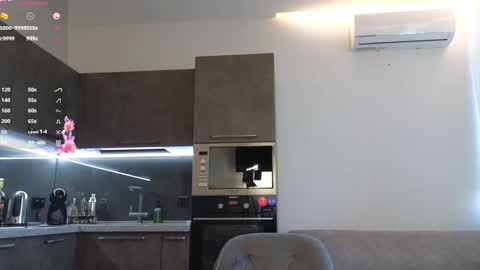 Snapshot of jessiexxi chatting on 09/14/25, 04:11 Jessie TG channel online show from 09/14/25, 04:11