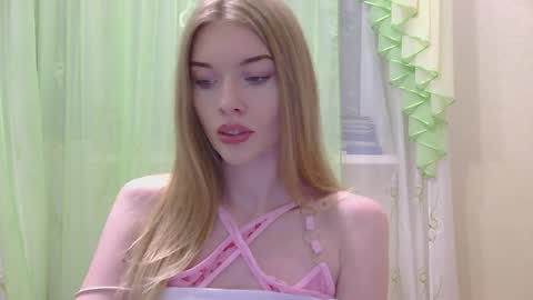 Snapshot of jessika__peach chatting on 09/23/25, 06:22 Marina online show from 09/23/25, 06:22
