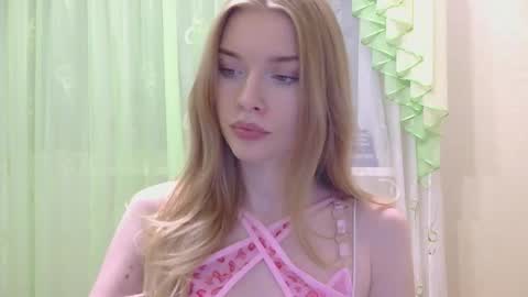 Snapshot of jessika__peach chatting on 09/29/25, 05:18 Marina online show from 09/29/25, 05:18