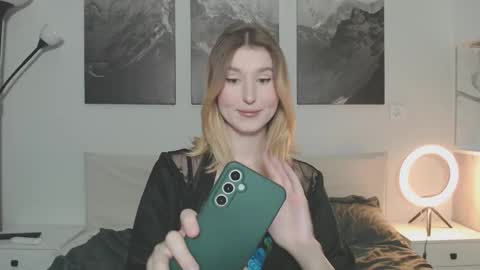 Snapshot of jessstonem chatting on 10/22/25, 09:03 jessstonem online show from 10/22/25, 09:03