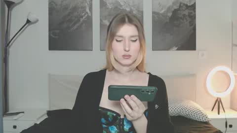 Snapshot of jessstonem chatting on 10/28/25, 08:11 jessstonem online show from 10/28/25, 08:11