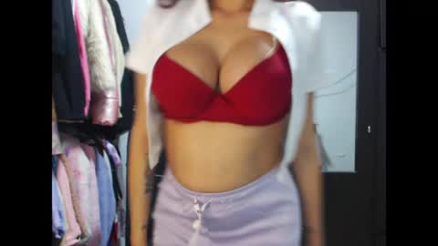 Snapshot of jessyllyn chatting on 05/08/26, 04:12 Jessy online show from 05/08/26, 04:12