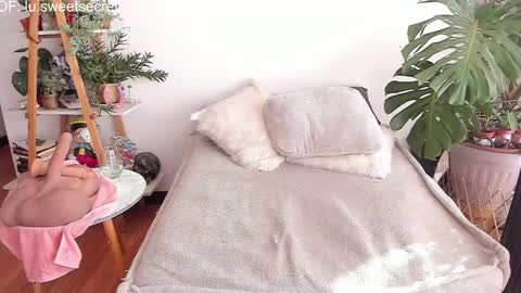 Snapshot of jessylu_ chatting on 11/19/25, 07:47 JessyLu online show from 11/19/25, 07:47